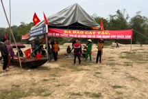 Vụ dân đánh trống phản đối: Yêu cầu doanh nghiệp dừng khai thác cát