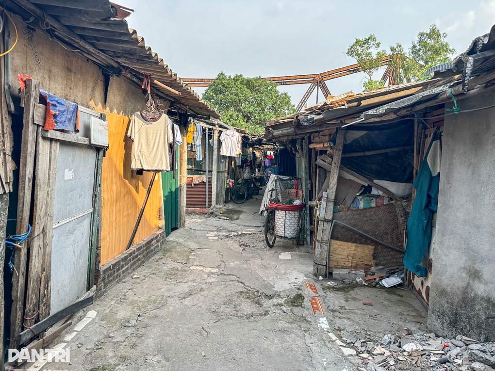 Sinh viên, người lao động nghèo chật vật chống chọi nắng nóng, mất điện - 2 Sinh viên, người lao động nghèo chật vật chống chọi nắng nóng, mất điện - 2