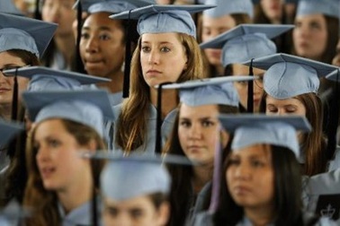 Nữ sinh viên Mỹ nặng gánh nợ nần