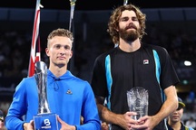 Đối thủ bỏ cuộc do chấn thương, Jiri Lehecka vô địch Brisbane International