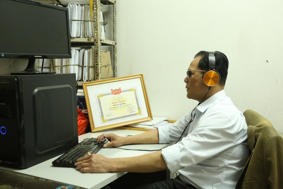 Người khuyết tật có thêm niềm vui khi gắn bó với việc làm - 1 Người khuyết tật có thêm niềm vui khi gắn bó với việc làm - 1