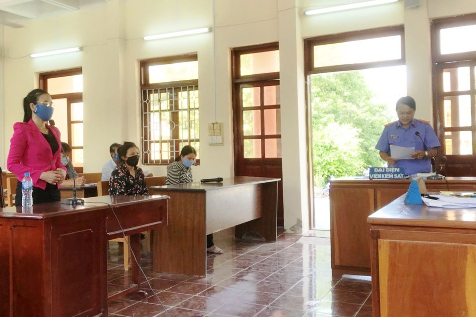 Bị khởi tố, người phụ nữ thở phào thoát án tù sau gần 20 kỳ báo Dân trí! - 2 Bị khởi tố, người phụ nữ thở phào thoát án tù sau gần 20 kỳ báo Dân trí! - 2