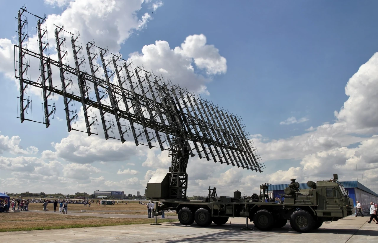 Radar Nebo-U (Ảnh: Wikipedia).