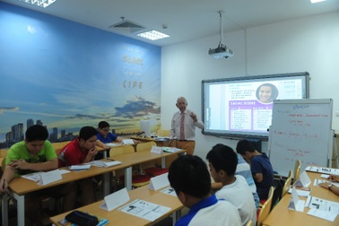 Học kỹ năng qua ngôn ngữ - Học 1 được 2