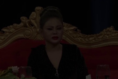 Lê Giang bị Duy Phương bạo hành, ném từ cầu thang xuống