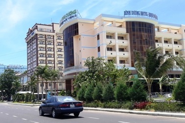 Đang di dời, khách sạn ven biển Quy Nhơn bất ngờ cho cải tạo, sửa chữa