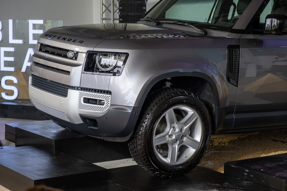 Land Rover Defender giá từ 3,85 tỷ - SUV cho đại gia Việt thích khám phá - 4