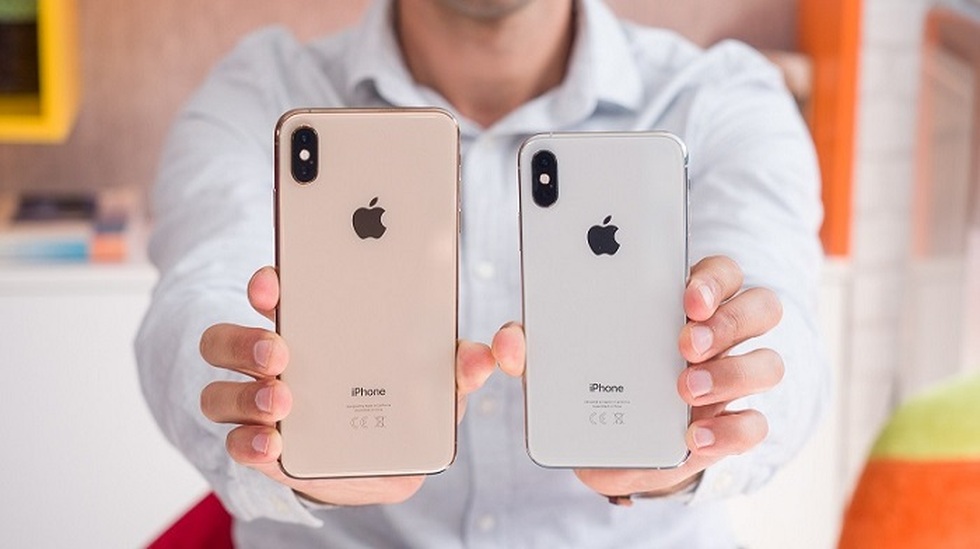 10. iPhone XS/XS Max - Ra mắt năm 2018. Dù chỉ được xem là bản nâng cấp không đáng kể và là phiên bản phóng lớn của iPhone X, bộ đôi iPhone XS và XS Max vẫn bán được tổng cộng 151,1 triệu máy trên toàn cầu (Ảnh: Cnet). 10. iPhone XS/XS Max - Ra mắt năm 2018. Dù chỉ được xem là bản nâng cấp không đáng kể và là phiên bản phóng lớn của iPhone X, bộ đôi iPhone XS và XS Max vẫn bán được tổng cộng 151,1 triệu máy trên toàn cầu (Ảnh: Cnet).