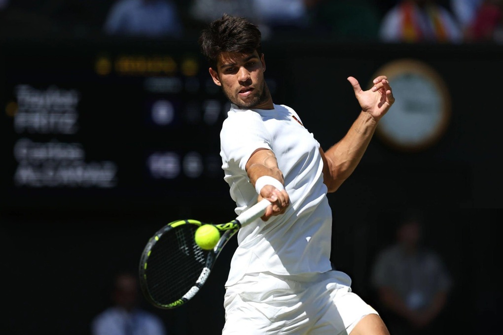 Alcaraz ឈានដល់វគ្គផ្តាច់ព្រ័ត្រ Wimbledon សម្រាប់ឆ្នាំទី 3 ជាប់ៗគ្នា - 1 Alcaraz năm thứ 3 liên tiếp vào chung kết Wimbledon - 1