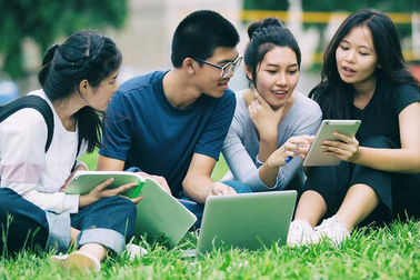 Lợi ích của việc có tấm bằng đại học