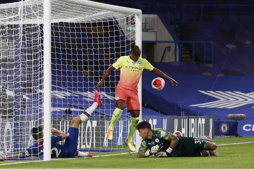 Ba cầu thủ Man City chơi tệ nhất ở thất bại trước Chelsea - 2 Ba cầu thủ Man City chơi tệ nhất ở thất bại trước Chelsea - 2