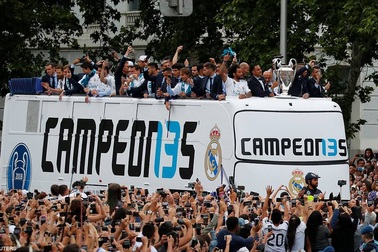 Biển người chào đón Real Madrid sau chức vô địch Champions League