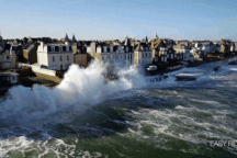 Nơi suốt 6 tháng bị sóng triều cường cao 13 m hất thẳng lên nóc nhà 3 tầng