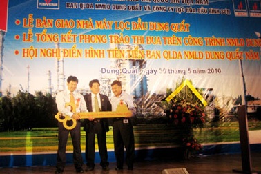 Bàn giao nhà máy lọc dầu Dung Quất