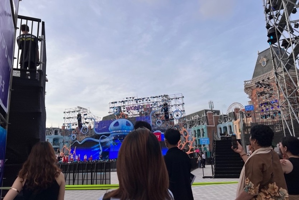 Du khách tận hưởng VinWonders Nha Trang trước giờ diễn ra đại nhạc hội 8Wonder - 2