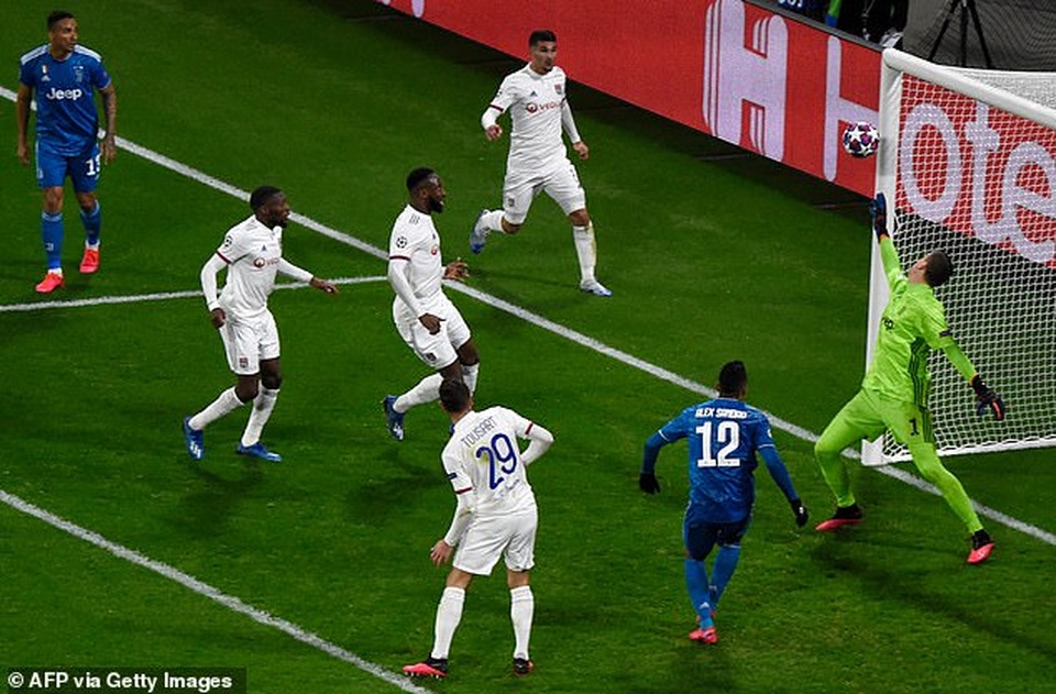 C.Ronaldo đứt chuỗi trận ghi bàn, Juventus thất bại trước Lyon - 3 C.Ronaldo đứt chuỗi trận ghi bàn, Juventus thất bại trước Lyon - 3
