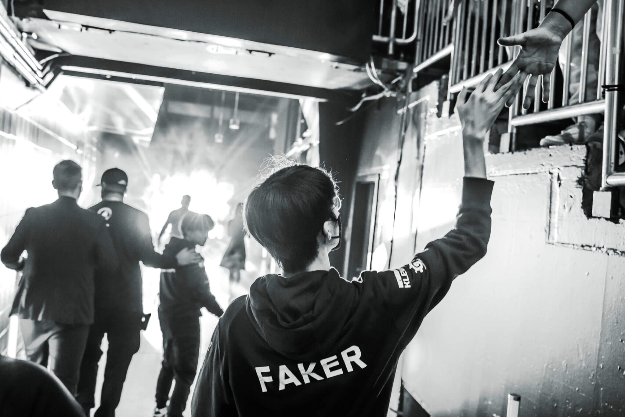 Game thủ Faker: Chưa học hết cấp 3, là Messi của giới eSport - 7