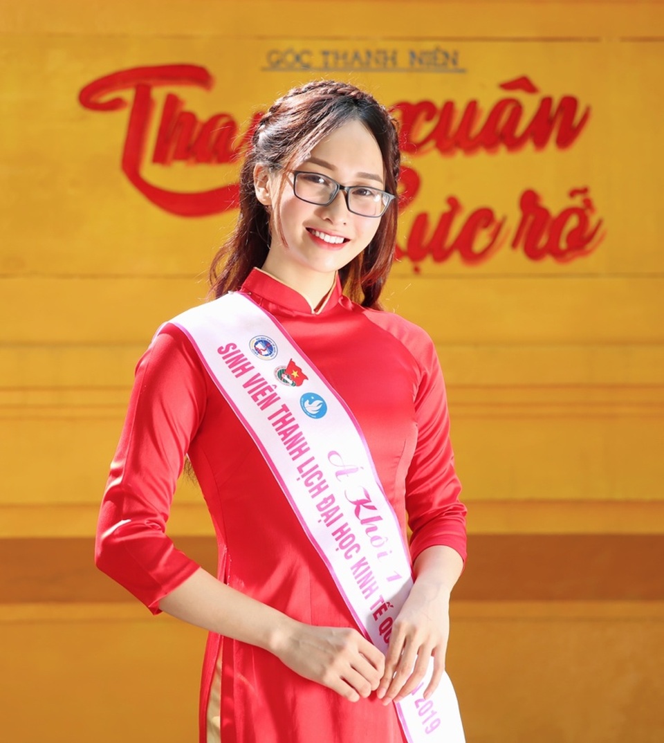 Á khôi “tài sắc vẹn toàn” ĐH KTQD nhận Giải thưởng 26/3 cấp trường - 4 Á khôi “tài sắc vẹn toàn” ĐH KTQD nhận Giải thưởng 26/3 cấp trường - 4