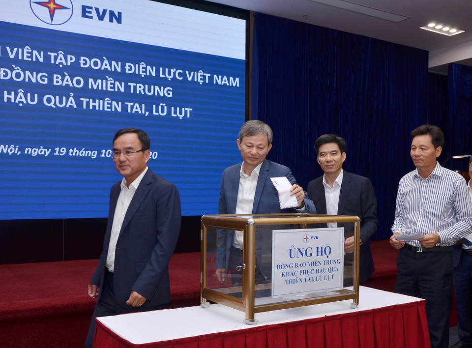 EVN cùng các đơn vị thành viên hỗ trợ người dân vùng bão lụt 21 tỷ đồng - 1 EVN cùng các đơn vị thành viên hỗ trợ người dân vùng bão lụt 21 tỷ đồng - 1