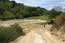 Gia Lai: “Cát tặc” hoành hành, cày nát đường dân sinh!