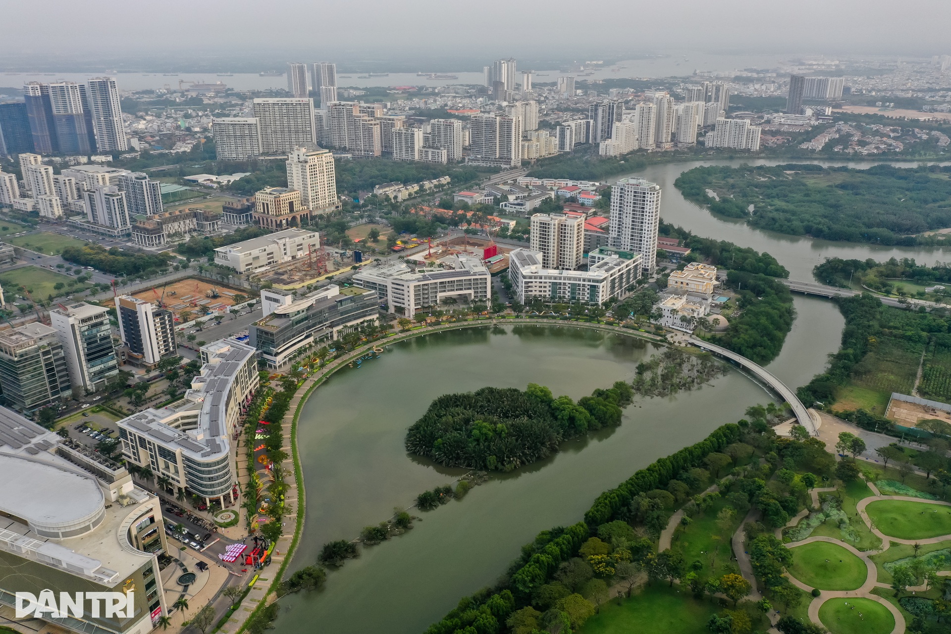 TPHCM sau 51 năm: Vươn mình thành siêu đô thị hiện đại - 7