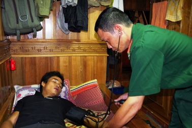 10 ngư dân cập bờ an toàn sau 1 tuần mất tích trong bão