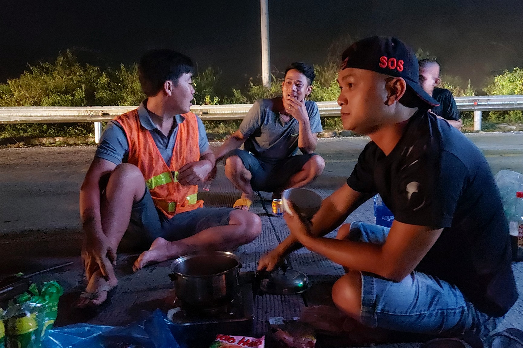 Đội SOS trên cung đường đèo tử thần ở Kon Tum - 15 Đội SOS trên cung đường đèo tử thần ở Kon Tum - 15