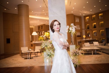 Đan Lê đẹp rạng ngời trong váy cô dâu