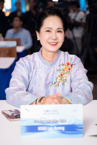 NSND Lan Hương "Dịu dàng màu nắng": Không sợ ném đá, làm bạn với con dâu - 10