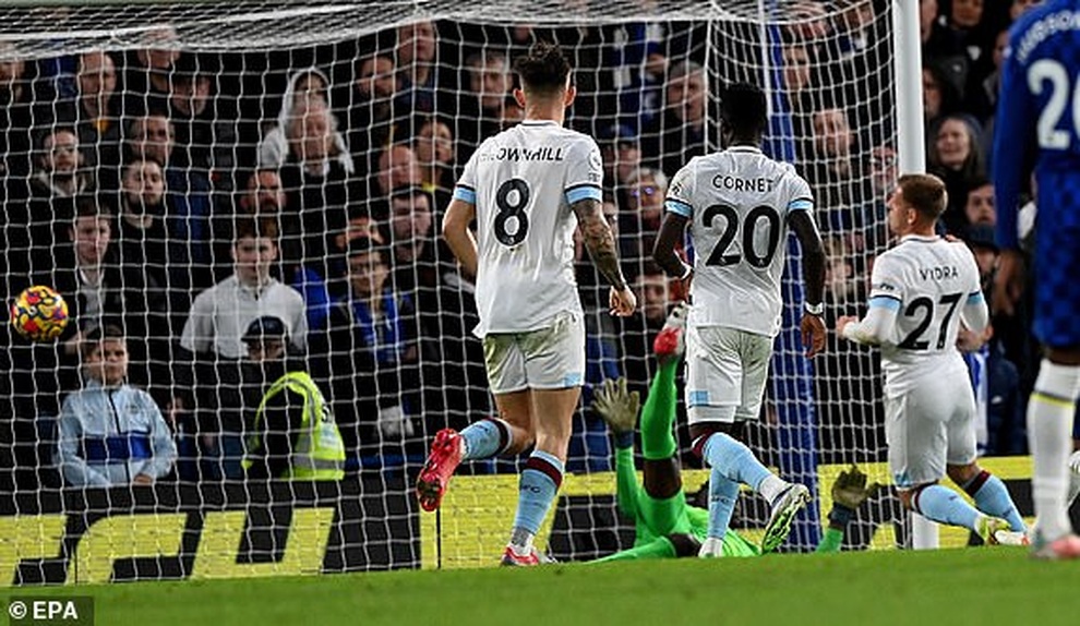 Chelsea nới rộng khoảng cách với Man Utd lên 8 điểm - 2 Chelsea nới rộng khoảng cách với Man Utd lên 8 điểm - 2