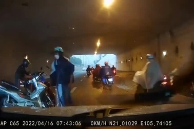 Xuống xe giúp nạn nhân, tài xế ô tô bị hiểu nhầm là người gây tai nạn