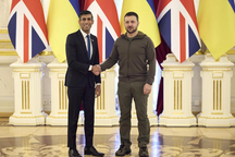 Anh cấp cho Ukraine 125 lá chắn đối phó chiến thuật tập kích của Nga