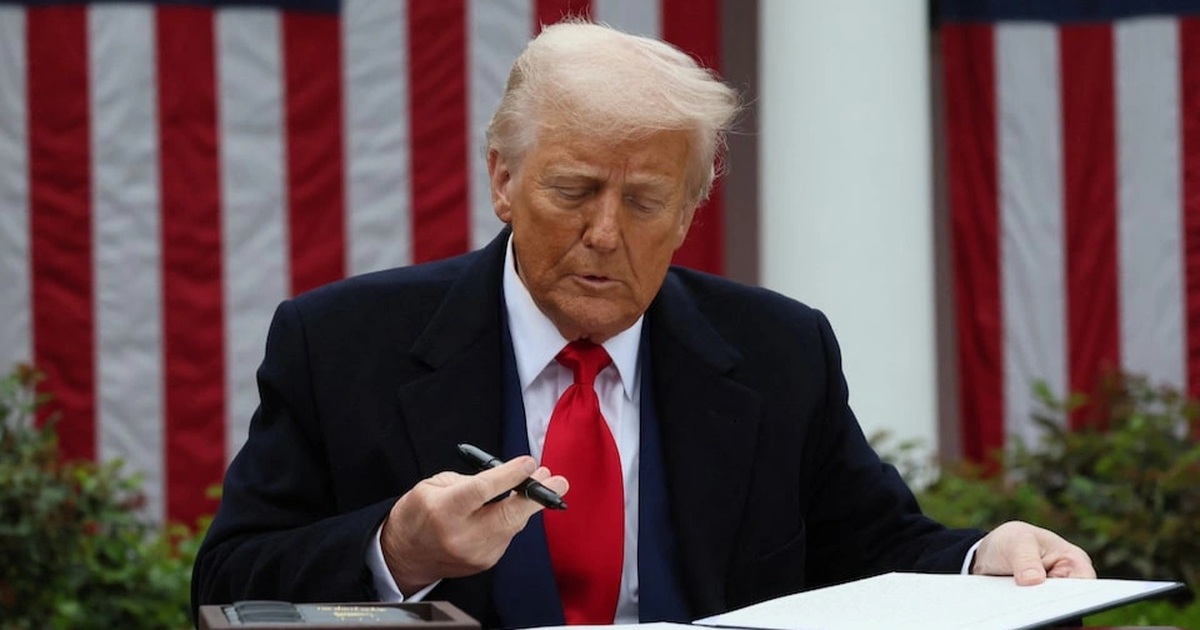 Ông Trump ký sắc lệnh giúp "vòi sen tại Mỹ vĩ đại trở lại"