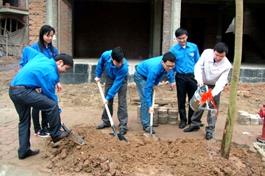 Mỗi đoàn viên trồng một cây xanh