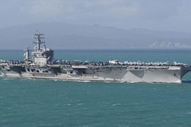 Máy bay hải quân Iran bay gần tàu sân bay Mỹ