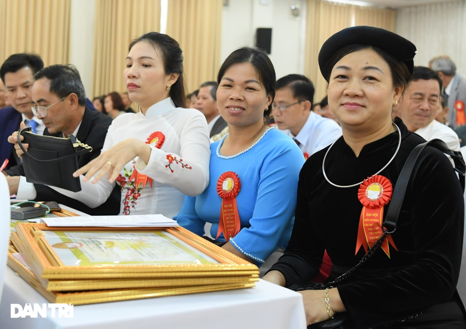 Vinh danh 294 đại biểu đại diện các mô hình học tập tiêu biểu toàn quốc - 3 Vinh danh 294 đại biểu đại diện các mô hình học tập tiêu biểu toàn quốc - 3