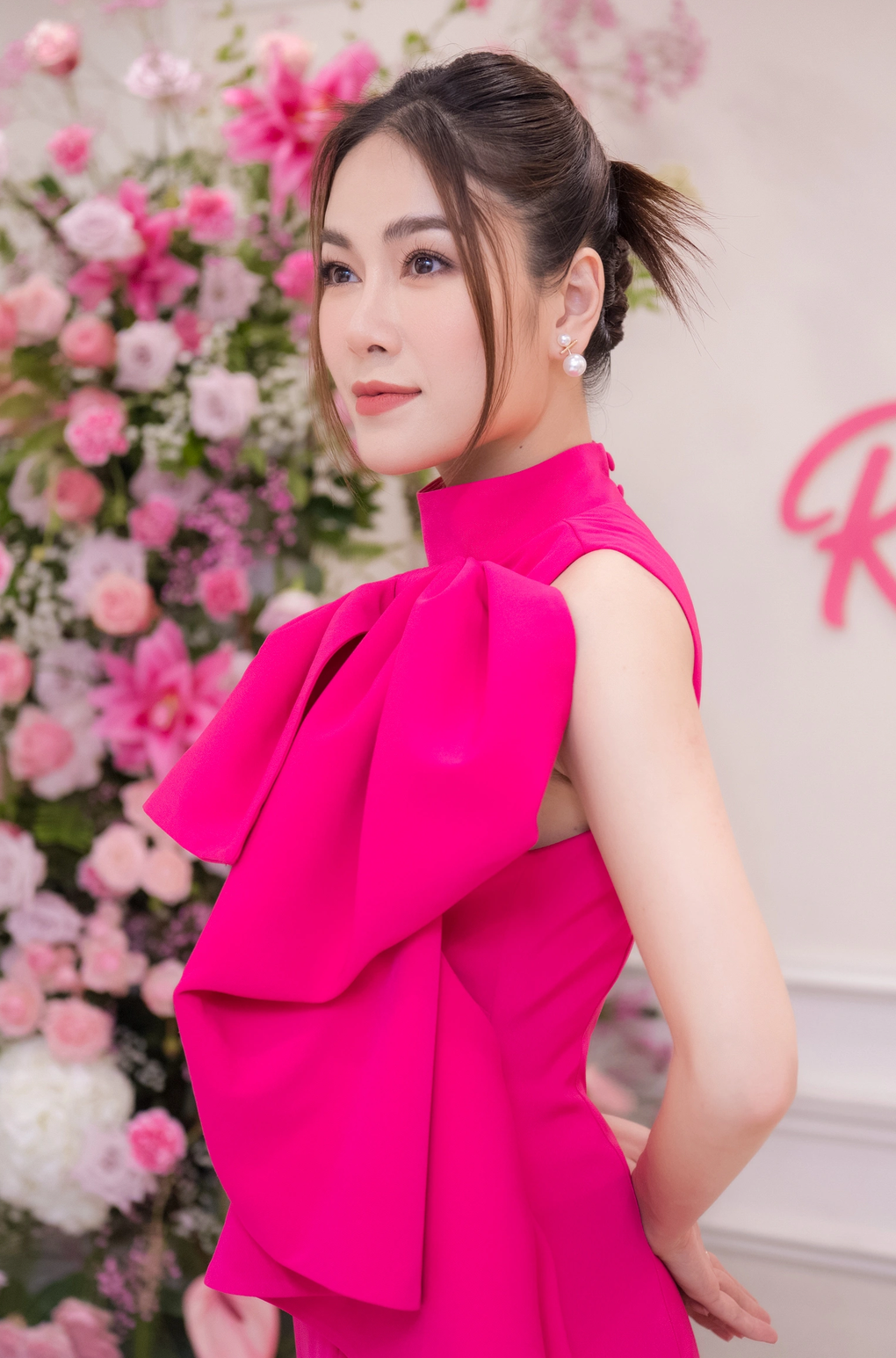 Vợ NSND Công Lý, ca sĩ Anh Thơ đọ nhan sắc với Hoa Hậu Tuyết Nga - 2 Vợ NSND Công Lý, ca sĩ Anh Thơ đọ nhan sắc với Hoa Hậu Tuyết Nga - 2