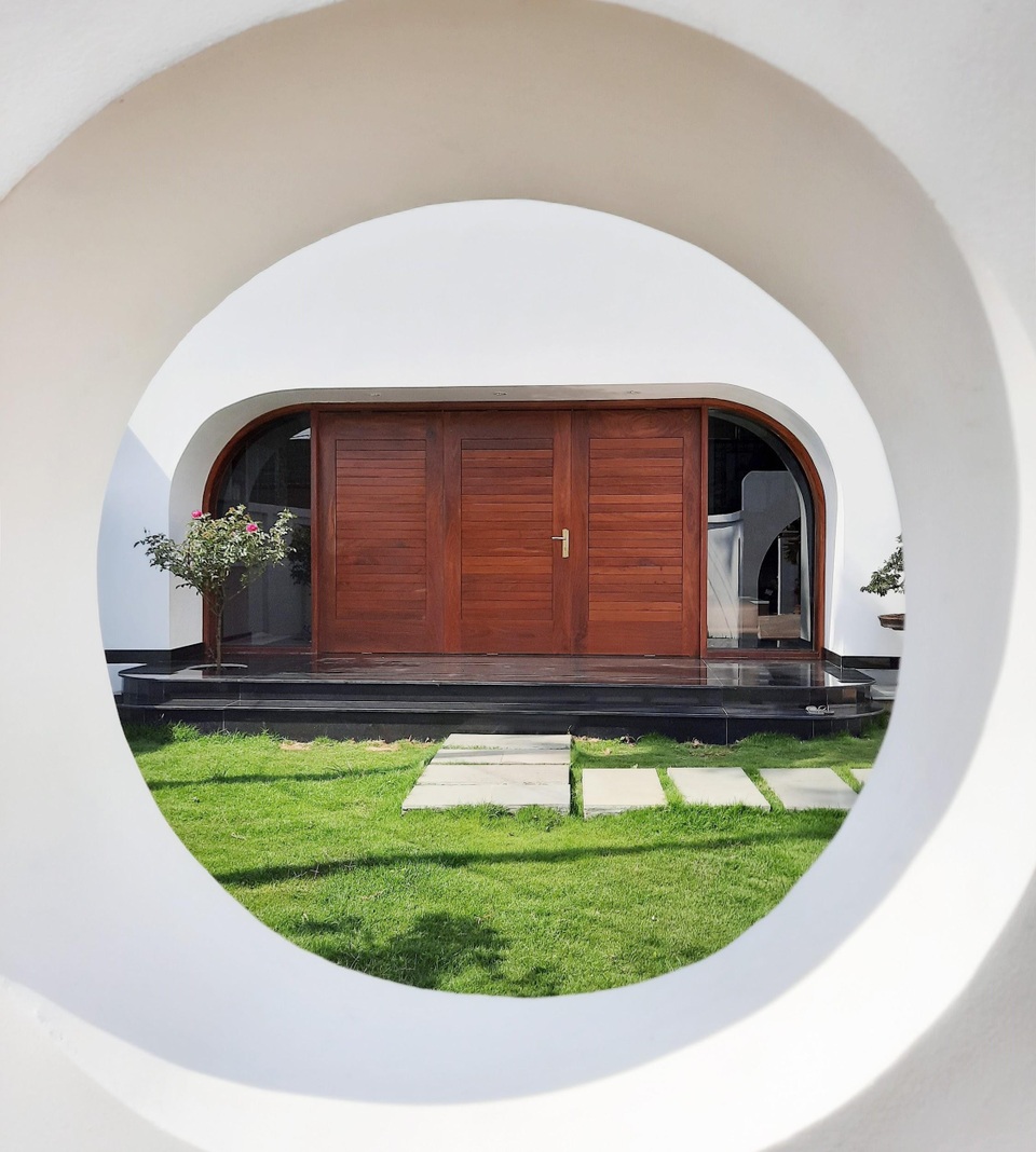 Khó rời mắt với ngôi nhà hình khối độc lạ của cặp vợ chồng ở  Đắk Lắk - 1