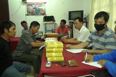 Mang theo súng vận chuyển hơn 110.000 viên ma túy, nghi phạm người Lào “sa lưới”