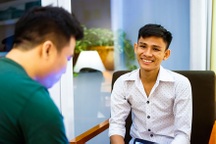 Chú tiểu hoàn tục mang ba cái tên “đặc biệt” trở thành cử nhân kinh tế