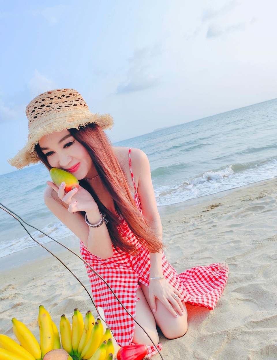 Phan Kim Liên Ôn Bích Hà khoe dáng nuột nà với áo tắm ở tuổi 55 - 14