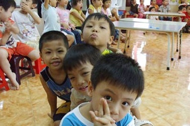Đi học ngoan nhé con!