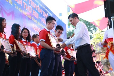 Học sinh Asian School được 4 trường đại học Mỹ cấp học bổng