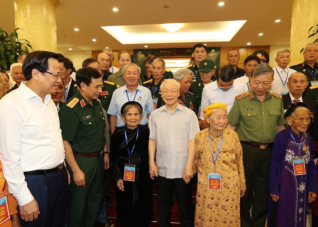Tổng Bí thư: Hãy sống sao cho xứng với những người đã hy sinh vì Tổ quốc! - 1 Tổng Bí thư: Hãy sống sao cho xứng với những người đã hy sinh vì Tổ quốc! - 1