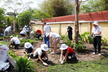120 lãnh đạo doanh nghiệp ngoại quốc tham gia trồng cây tại Việt Nam