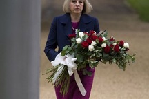 Thời trang đẹp mê mẩn của tân nữ Thủ tướng Anh