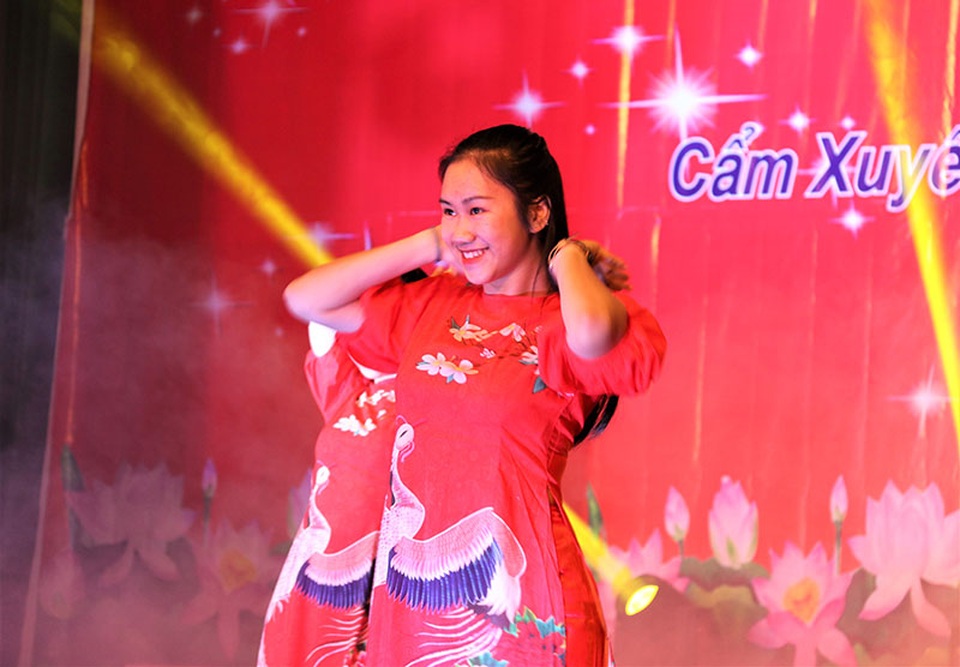 Ấm tình Xuân đêm giao lưu ủng hộ dân nghèo Hà Tĩnh đón Tết - 11 Ấm tình Xuân đêm giao lưu ủng hộ dân nghèo Hà Tĩnh đón Tết - 11