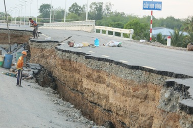 Nạn nhân vụ sụt lún ở Tây Ninh: "Kêu cứu thật lớn vì sợ bị chôn sống"