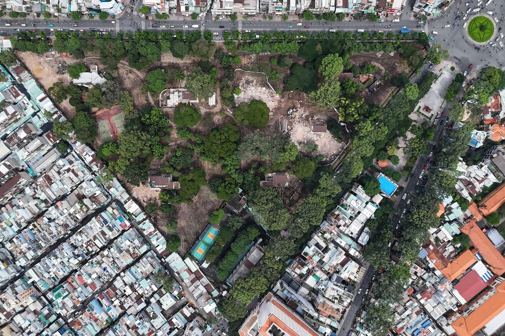 Tháo dỡ 3 biệt thự Chú Hỏa tại khu đất số 1 Lý Thái Tổ ở TPHCM - 3 Tháo dỡ 3 biệt thự Chú Hỏa tại khu đất số 1 Lý Thái Tổ ở TPHCM - 3