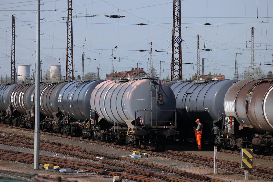 EU cấm vận dầu mỏ Nga: Vũ khí lợi hại nhất hay chỉ là đòn gió? - 2 EU cấm vận dầu mỏ Nga: Vũ khí lợi hại nhất hay chỉ là đòn gió? - 2